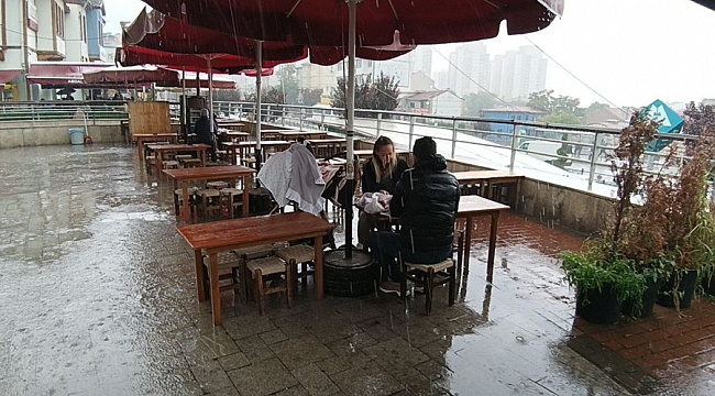 Bursa'da sağanak yağış başladı