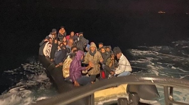 İzmir açıklarında 106 göçmen kurtarıldı