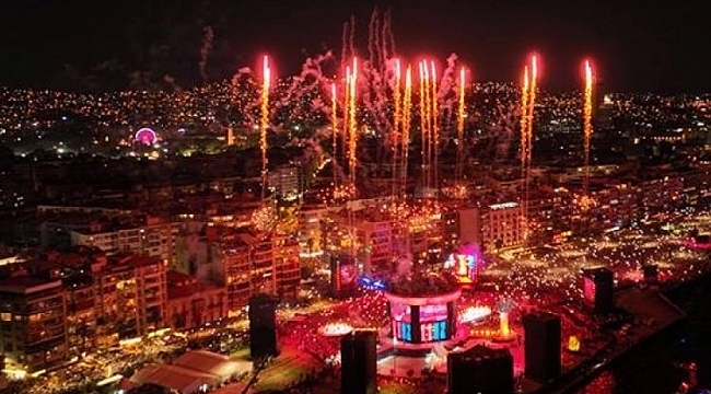 İzmir'de kurtuluş coşkusu