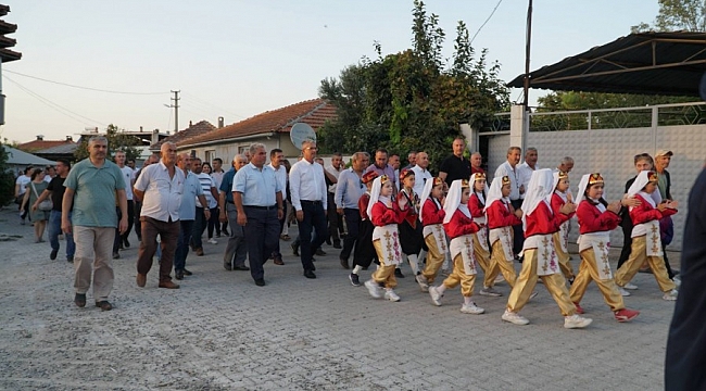 Mustafakemalpaşa'da çeltikçi kapya biberi festivaline yoğun ilgi
