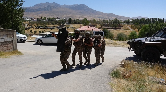 Van'da gerçekleştirilen operasyonda 16 göçmen yakalandı