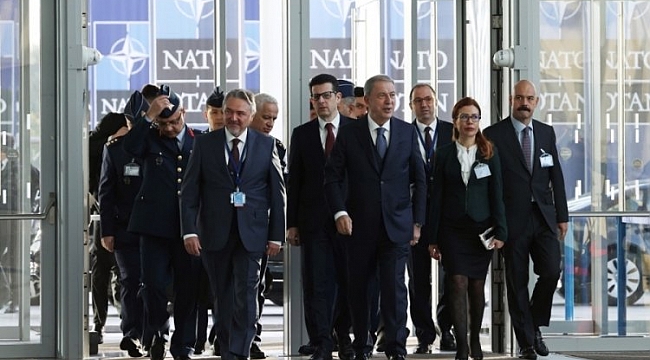 Bakan Akar, NATO Karargahı'nda