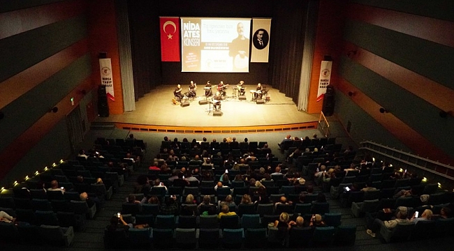 Bursa'da Nida Ateş öğrenciler için sahnedeydi