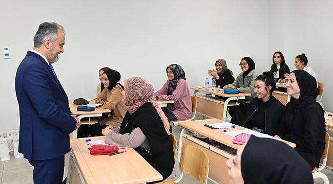 Gençler üniversiteye Büyükşehir desteğiyle hazırlanıyor