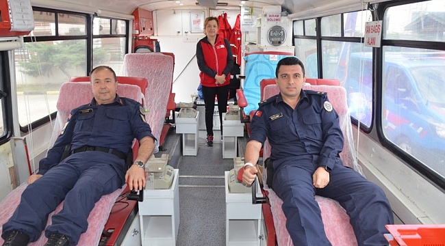 Jandarmadan kan bağışı kampanyasına destek