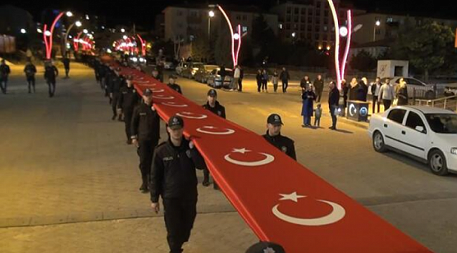 Kırıkkale'de dev Türk bayrağıyla yürüdüler