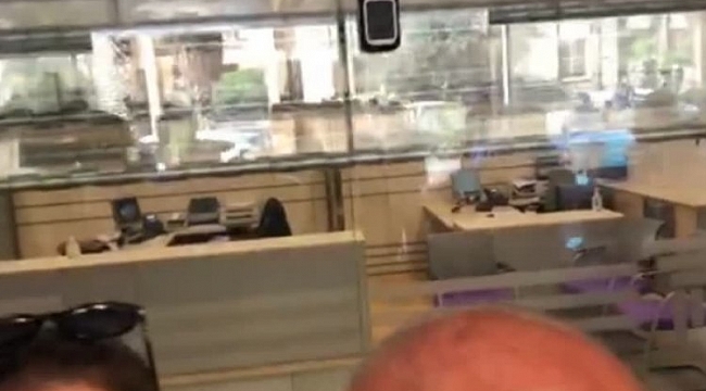 Lübnan'da milletvekili banka şubesini bastı