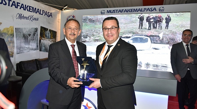 Mustafakemalpaşa Belediye Başkanı'na 'Başarı ödülü'