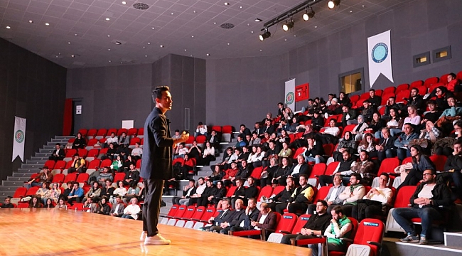 Bursa'da gençler iş dünyasıyla bir araya getirdi