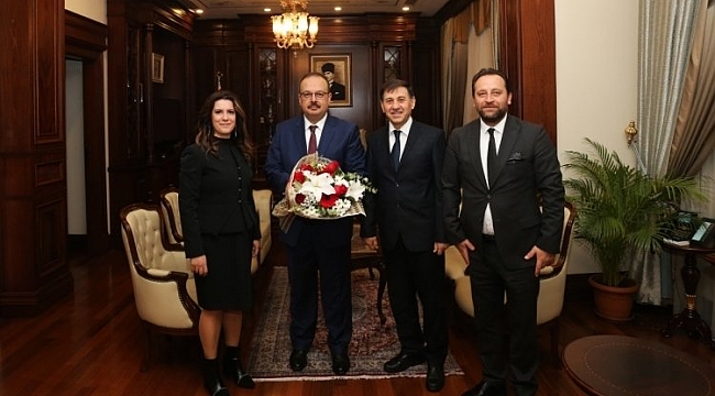Bursa Valisi Öğretmenler Günü'nü kutladı