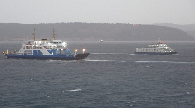 Çanakkale'de feribot seferlerine fırtına engeli!