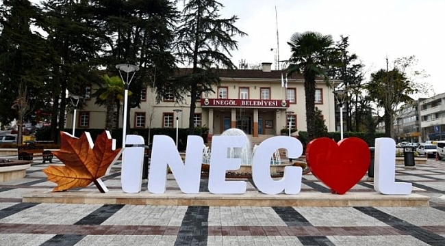 İnegöl'de kitabını götüren indirimi kapıyor