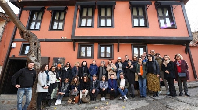 Nilüfer'de 1984 oyununa büyük övgü