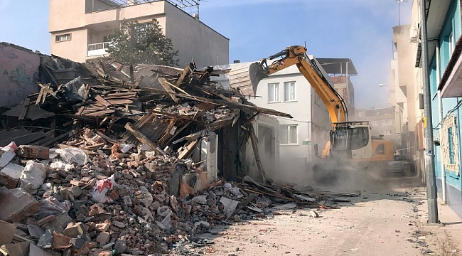 Osmangazi'de metruk binalar yıkılıyor