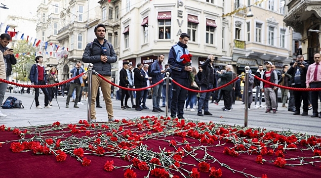 Patlamada hayatını kaybedenler olay yerinde anılıyor