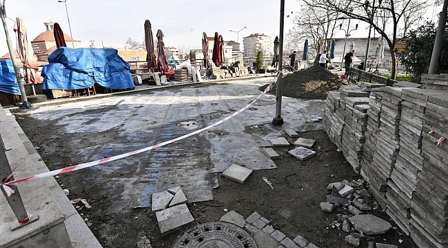 Abdal Camii çevresinde zemin yenileniyor