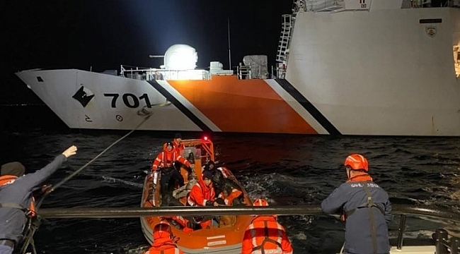 Ayvalık açıklarında 53 düzensiz göçmen yakalandı