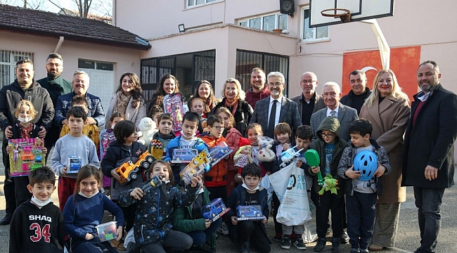 Başkan Erdem'den çocukları sevindiren hediye