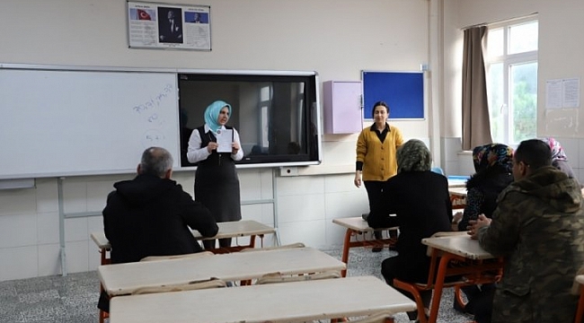 Bursa'da velilere 'Aile Okulu Eğitimi' verildi
