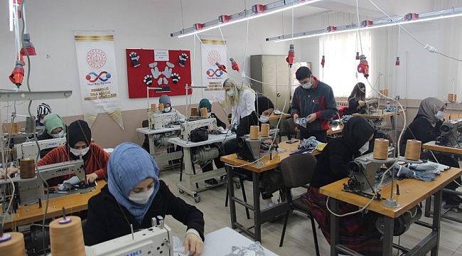 Bursa'daki Halk Eğitim Merkezlerine ilgi devam ediyor