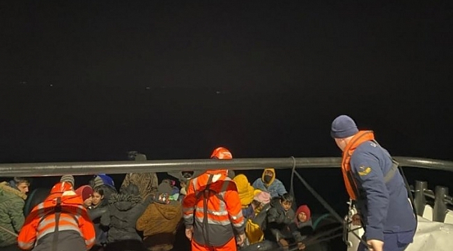 Çanakkale'de 32 kaçak göçmen kurtarıldı