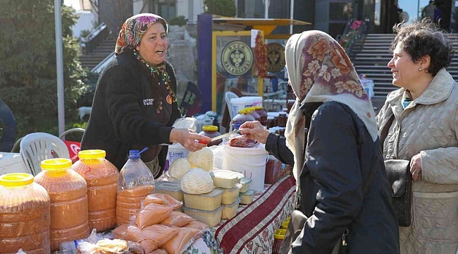 Kadınların emekleri rengarenk tezgahlarda