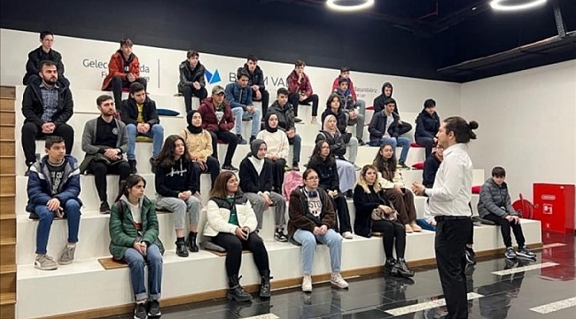 Öğrenciler İnegöl Belediyesi ile Bilişim Vadisini keşfediyor