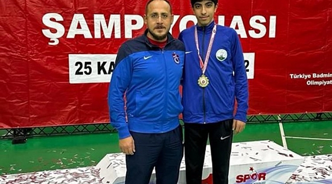 Osmangazili badmintoncudan altın madalya