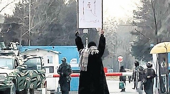 Afganistanlı üniversiteli kadınların dünyaya çığlığı