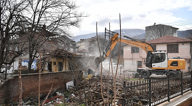 Osmangazi'de kaçak ve metruk yapılar tek tek yıkıldı