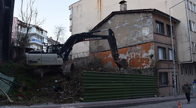Yıldırım'da metruk binalar yıkılıyor