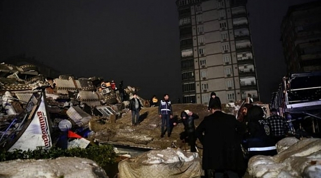 7.4'lük deprem dünyada manşet!