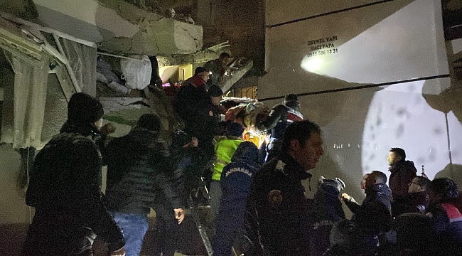 Adana'da 14 bina çöktü