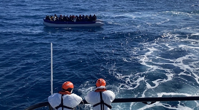 Çeşme ve Seferihisar açıklarında 62 göçmen yakalandı