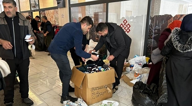 Erzurum'dan deprem bölgelerine yardım tırları