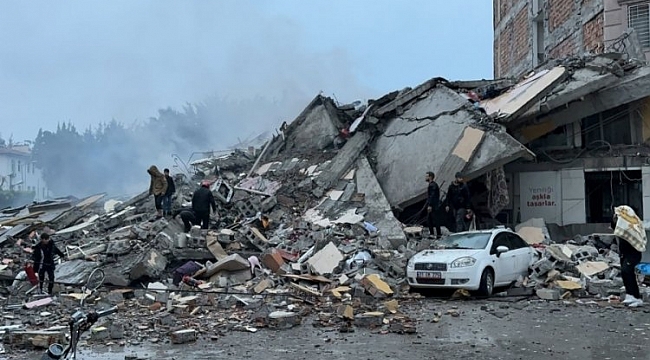 İskenderun'da 20'nin üzerinde bina yıkıldı