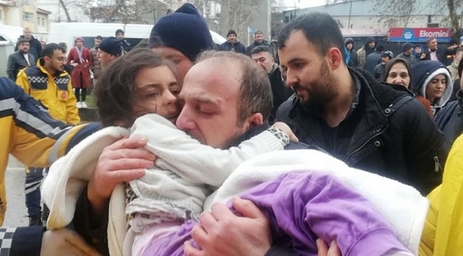 Kahramanmaraş'ta 5 yaşındaki çocuk enkazdan kurtarıldı