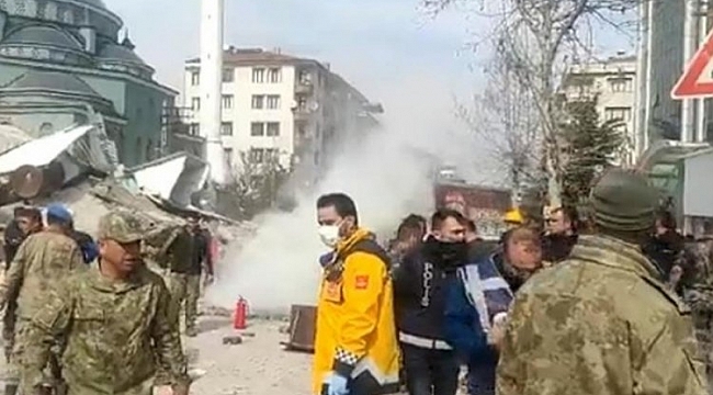 Malatya'da baba ve kızı enkaz altında kaldı