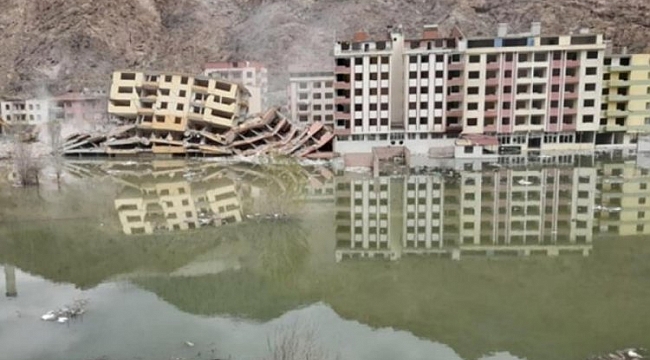 Artvin'de baraj suları terk edilen binaların içine girdi