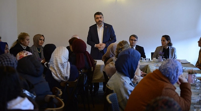 Başkan Yılmaz, depremzede kadınları ziyaret etti