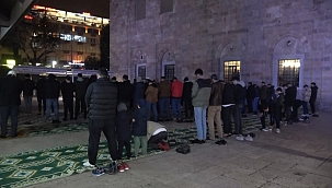 Bursa'da ilk teravih namazında camiler doldu taştı 