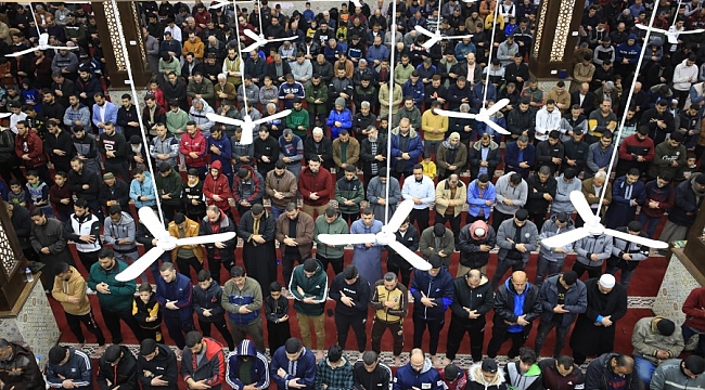 Gazze'de ilk teravih namazı kılındı