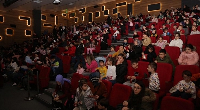Gürsu'da ücretsiz sinema etkinliğine büyük ilgi