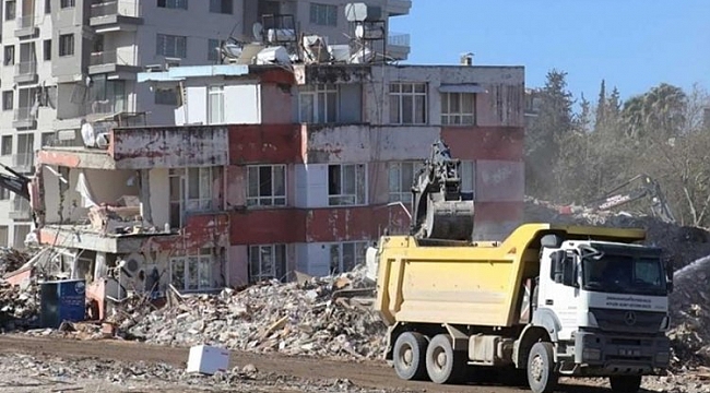 Hatay'da 16 mahallede enkaz kaldırılmaya devam edecek