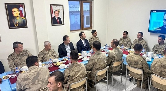 Orgeneral Çetin iftarını Mehmetçikle açtı