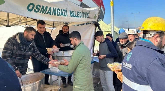 Osmangazi Belediyesi deprem bölgesinde iftar çadırı kurdu