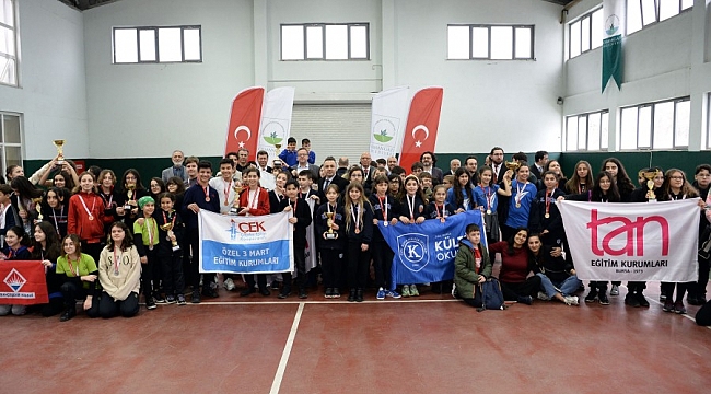 Osmangazi'de satranç ustaları kupalarına kavuştu