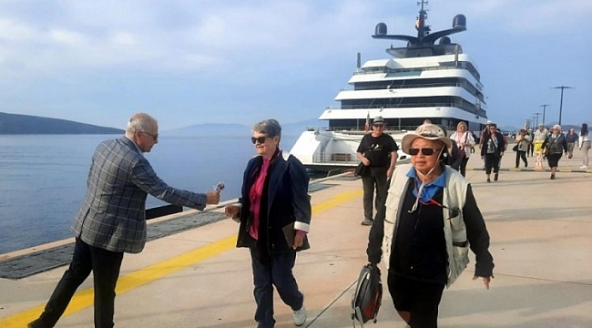 Sezonun ilk kruvaziyeri Bodrum'a geldi