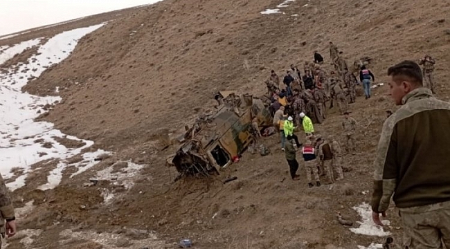Van'da askeri araç kontrolden çıkarak devrildi