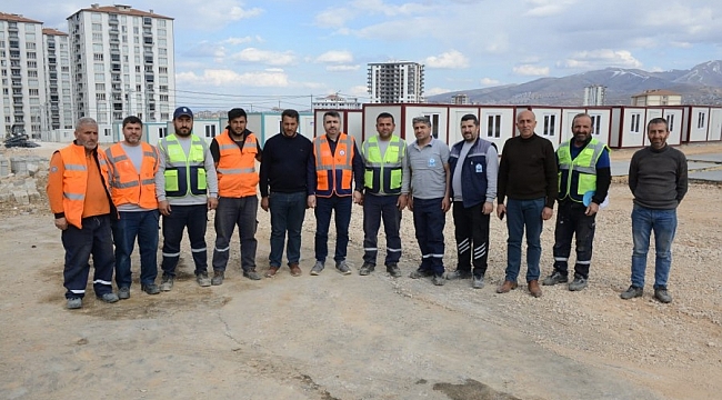 Yıldırım Belediyesi deprem bölgesine konteyner kent kuruyor